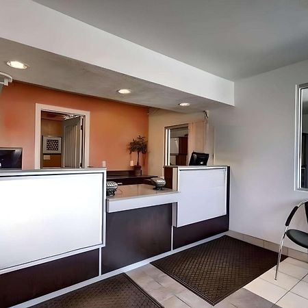 Econo Lodge ميد فيل المظهر الخارجي الصورة