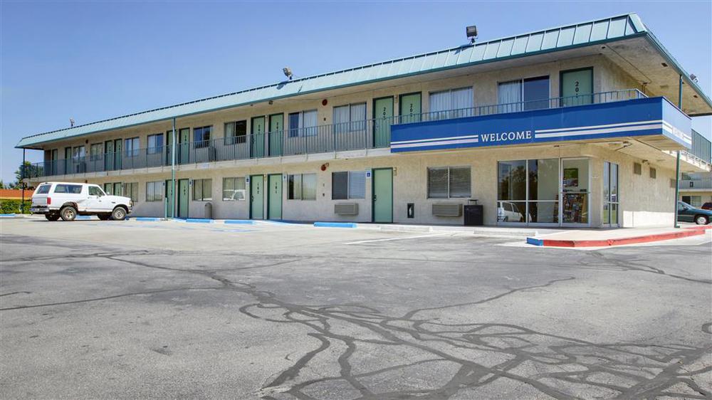 Econo Lodge ميد فيل المظهر الخارجي الصورة