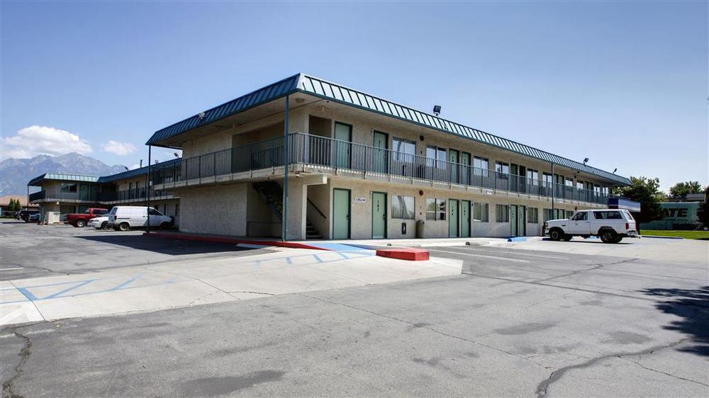 Econo Lodge ميد فيل المظهر الخارجي الصورة