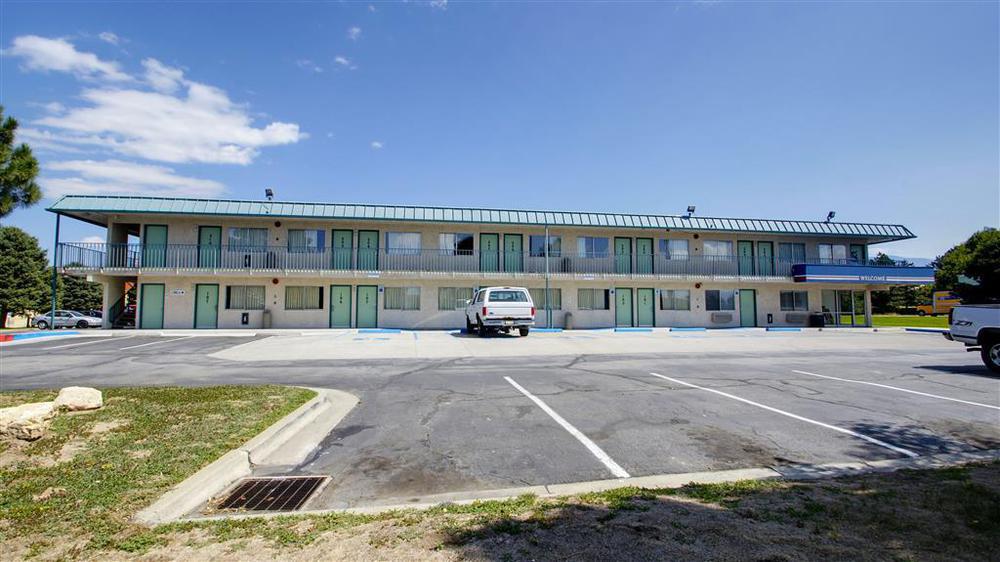 Econo Lodge ميد فيل المظهر الخارجي الصورة