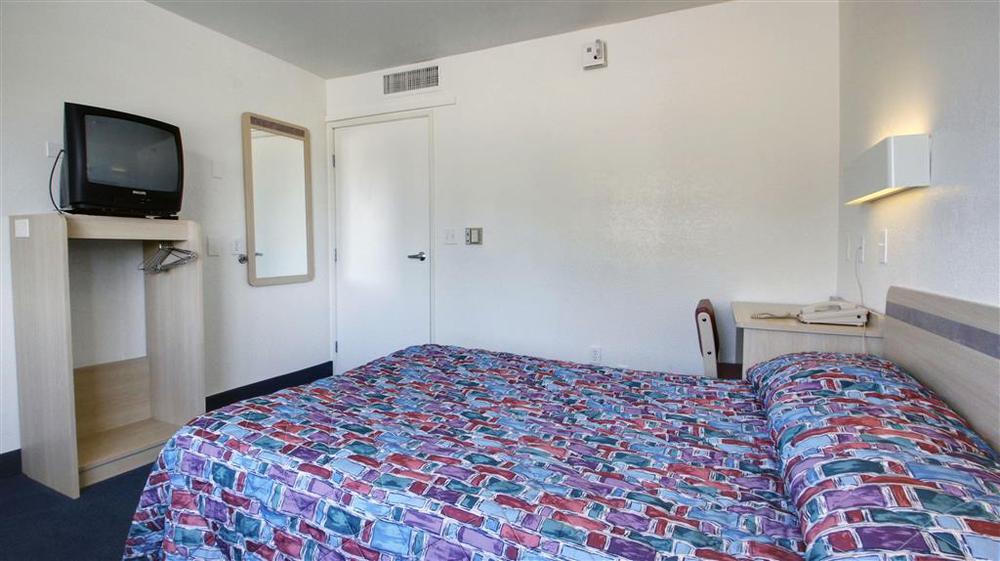 Econo Lodge ميد فيل الغرفة الصورة
