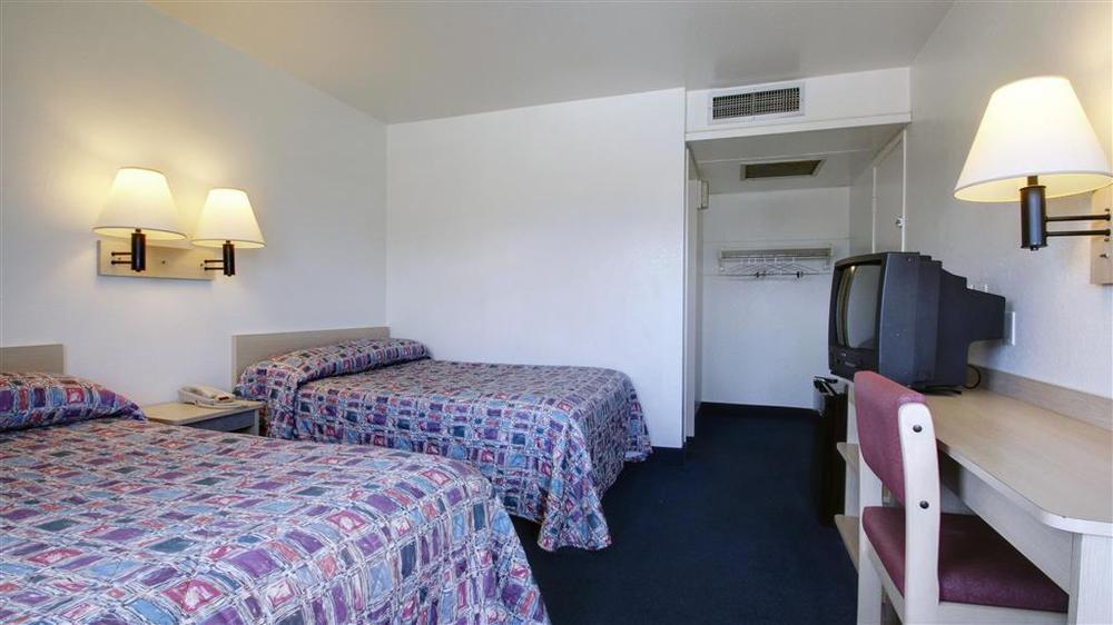 Econo Lodge ميد فيل الغرفة الصورة