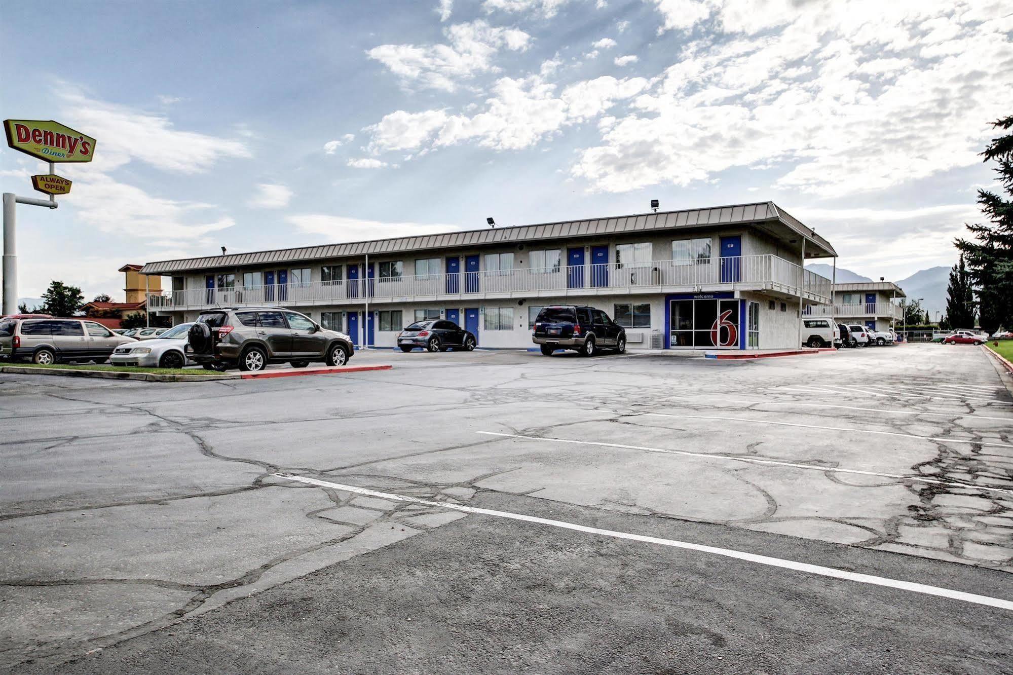 Econo Lodge ميد فيل المظهر الخارجي الصورة