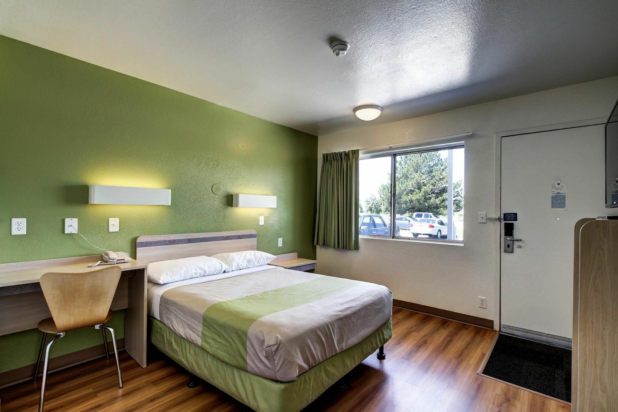 Econo Lodge ميد فيل المظهر الخارجي الصورة