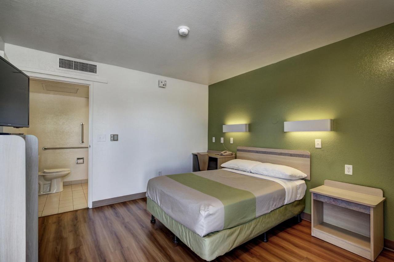 Econo Lodge ميد فيل الغرفة الصورة